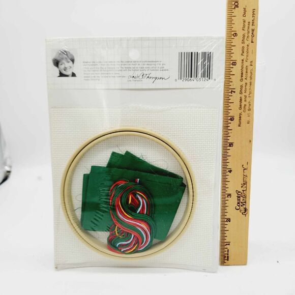 Designs For The Needle Ribbon Wreath NOEL Counted Cross Stitch Kit #3124 Vtg 80s - Picture 4 of 5